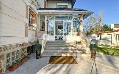 Maison 7 500 €/mois LE VESINET (78110) photo 2