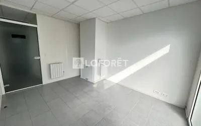 Local commercial 490 €/mois HT HC EMERAINVILLE (77184) photo 2