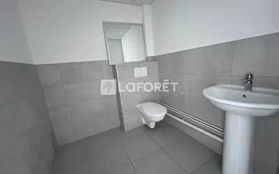 Local commercial 1 400 €/mois HT HC PONTAULT COMBAULT (77340) photo 4