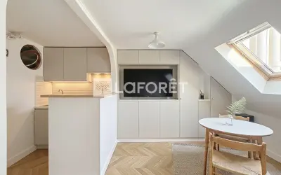 Appartement 300 000 € PARIS (75008) photo 2