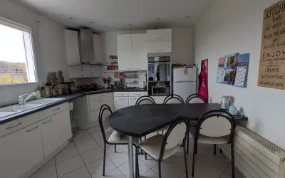 Maison 2 600 €/mois PLAISIR (78370) photo 4