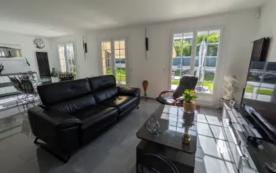 Maison 2 100 €/mois PLAISIR (78370) photo 2
