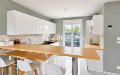 Maison 2 600 €/mois SARTROUVILLE (78500) photo 2