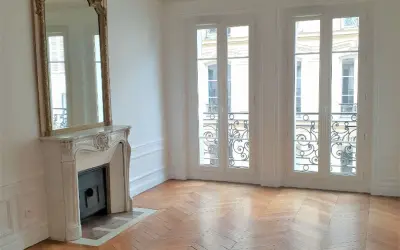 Appartement 2 470 €/mois PARIS (75008) photo 2